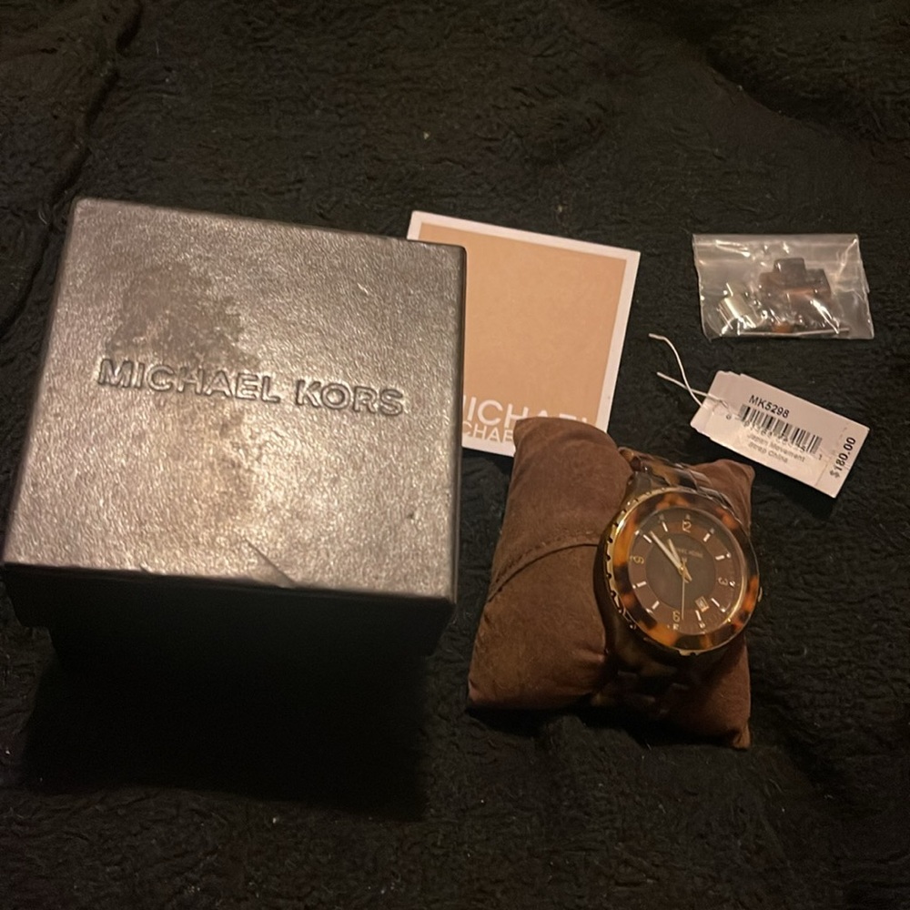 Michael Kors Brown Watch( needs battery ) - Picture 3 of 3